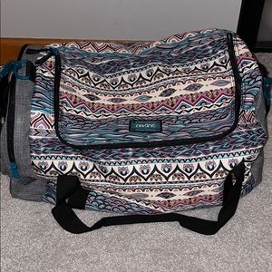 Dakine women’s EQ 50L duffle bag